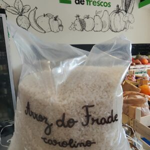 Arroz de milho, produto natural e fresco disponível no carregado de frescos.