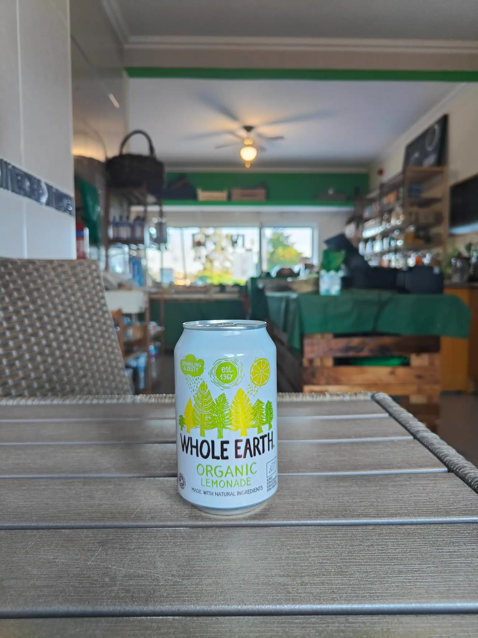 Limonada orgânica Whole Earth com ingredientes naturais, refrescante e saudável, perfeito para quem busca bebidas saudáveis em Carregada de Frescos.