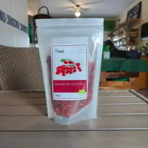 Bagas de goji bio, ricas em fibra, ferro e potássio. Produto natural e nutritivo para uma alimentação saudável.