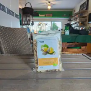 Castanhas de caju bio em embalagem de 200g, produto natural e saudável, ideal para snacks ou receitas nutritivas.