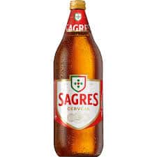 Garrafa de cerveja Sagres 1L, refrescante e tradicional.