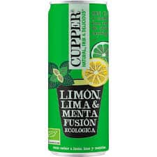 Copo de Ice-tea Cupper com limão, lima e menta, refrescante e natural.